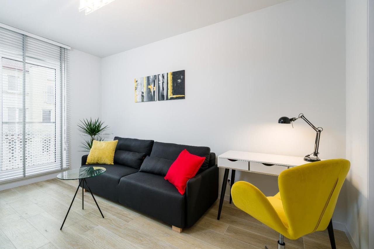 Apartment Fabryczna By Renters