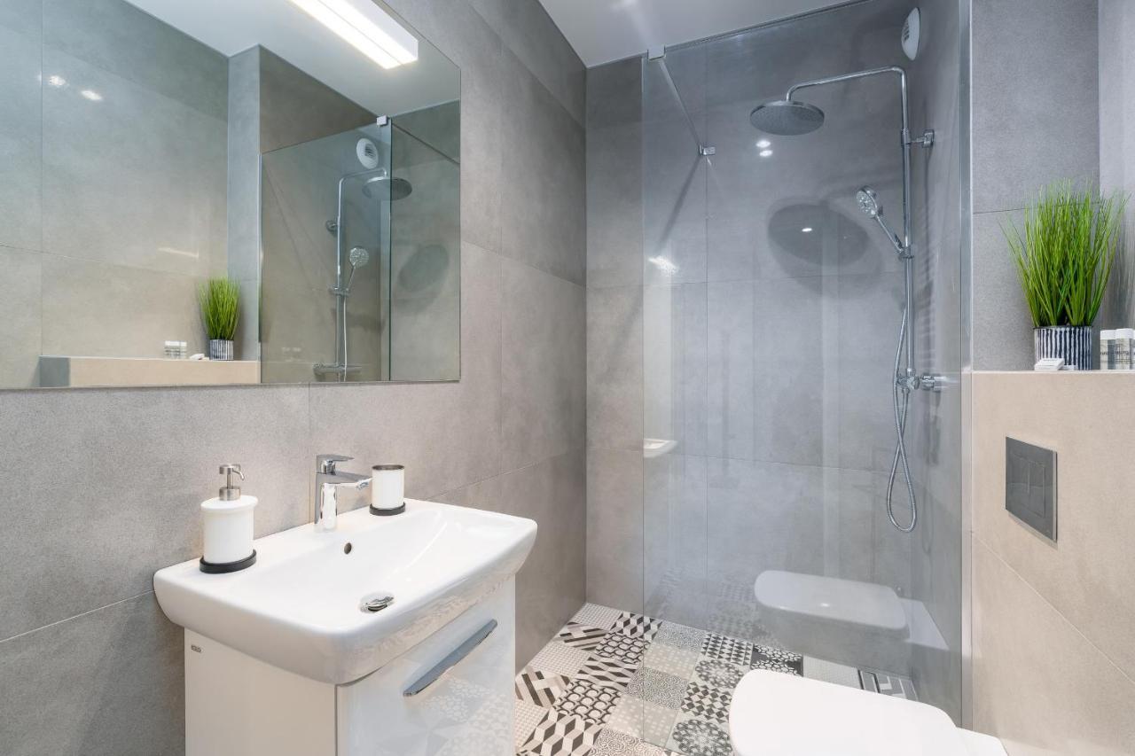 Apartment Fabryczna By Renters